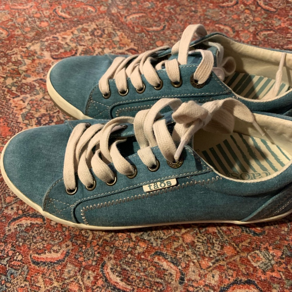 Taos Star Tennis Shoes